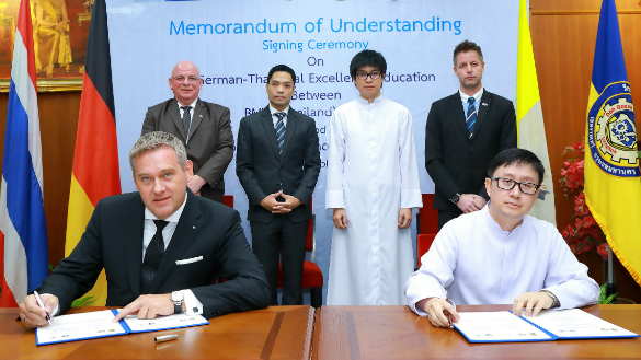 Mr. Stefan Teuchert, President, BMW Group Thailand and Reverend Father Manachai Tharachai, Rector, Don Bosco Technological College signed a Memorandum of Understanding for the “BMW Service Apprentice Program” BMW Service Apprentice Program